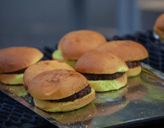 Bake My Day har skänkt 1500 bullar till en välgörenhetsinsamling för Världens Barn!